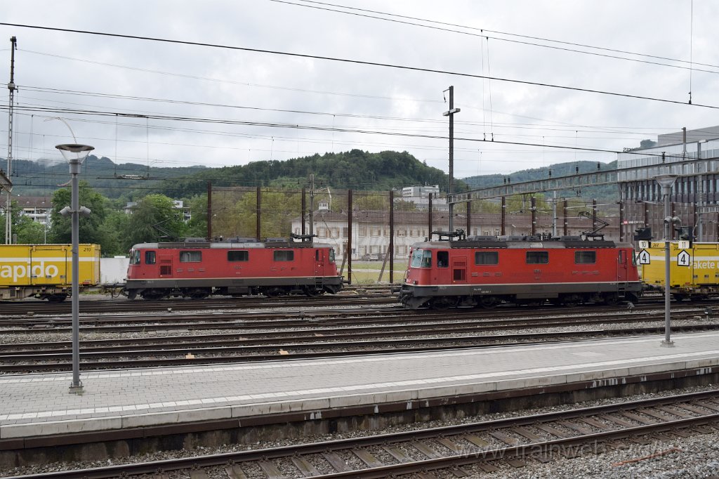 3926-0026-030616.jpg - SBB-CFF Re 4/4'' 11264 + SBBC Re 4/4''' 11351 (Re 430.351-7)  (Re 91 85 4 430 351-7 CH-SBBC) / Olten 3.6.2016