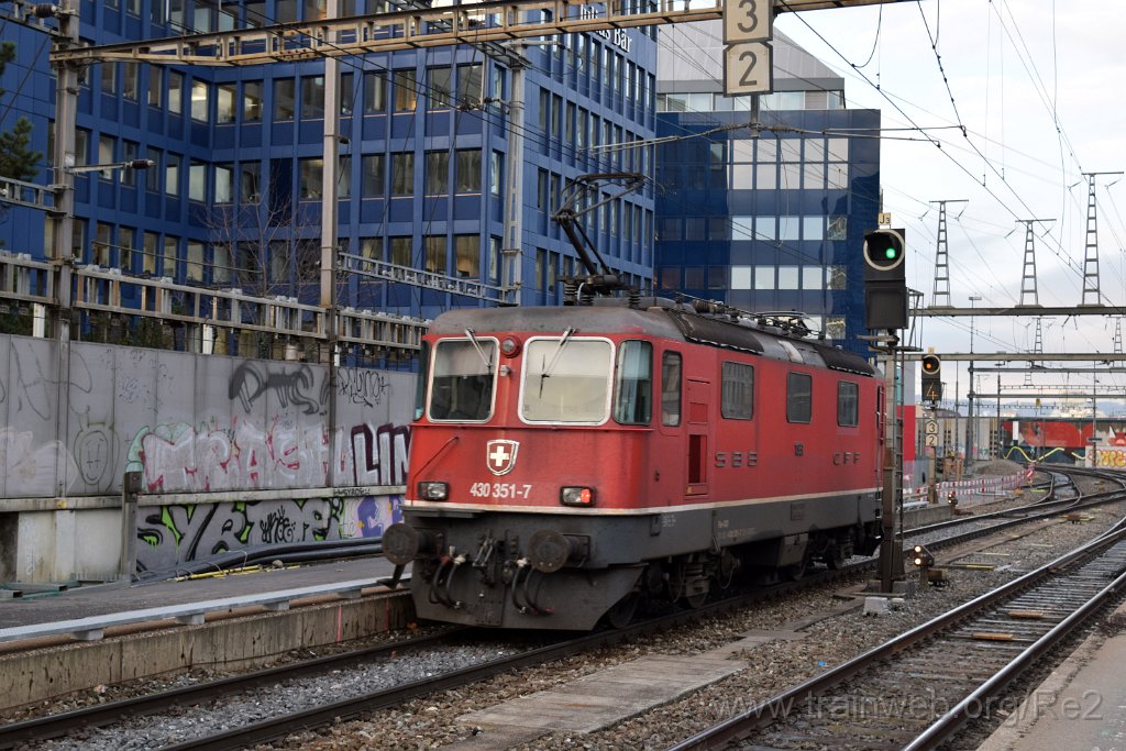 5236-0008-131218.jpg - SBBC Re 4/4''' 11351 (Re 430.351-7)  (Re 91 85 4 430 351-7 CH-SBBC) / Zürich-Altstetten 13.12.2018