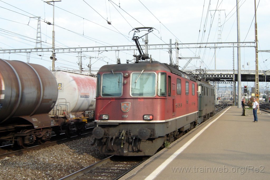 1216-0046-070906.jpg - SBB-CFF Re 4/4''' 11352 + SBB-CFF Ae 6/6 11496 ''Stadt Wil'' / Zürich-Altstetten 7.9.2006