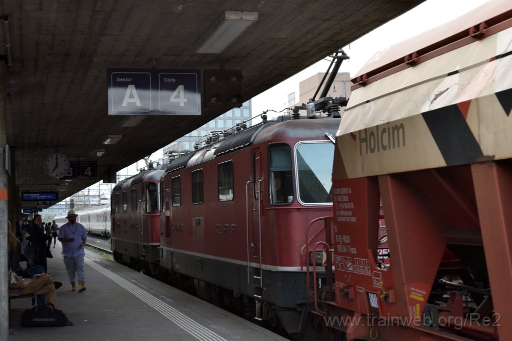 3882-0020-100516.jpg - SBB-CFF Re 4/4'' 11311 + SBBC Re 4/4''' 11352 (Re 430.352-5)  (Re 91 85 4 430 352-5 CH-SBBC) / Zürich-Altstetten 10.5.2016