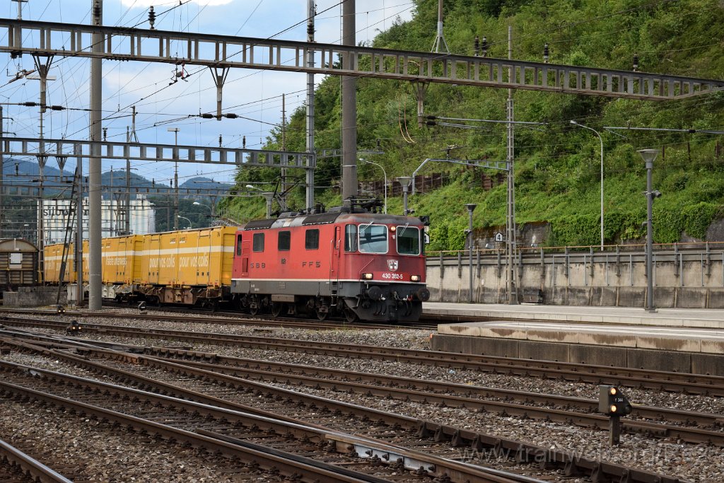 3931-0005-030616.jpg - SBBC Re 4/4''' 11352 (Re 430.352-5)  (Re 91 85 4 430 352-5 CH-SBBC) / Olten 3.6.2016
