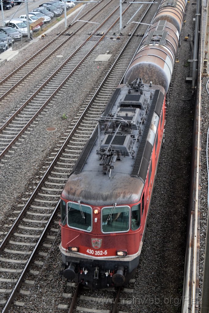 4151-0004-190916.jpg - SBBC Re 4/4''' 11352 (Re 430.352-5)  (Re 91 85 4 430 352-5 CH-SBBC) / Zürich-Mülligen (Hermetschloobrücke) 19.9.2016