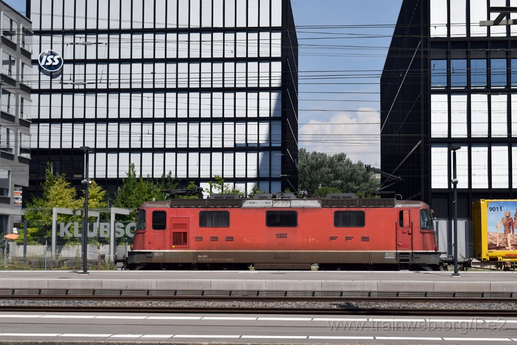 7129-0025-110820.jpg - SBBC Re 4/4''' 11352 (Re 430.352-5)  (Re 91 85 4 430 352-5 CH-SBBC) / Zürich-Altstetten 11.8.2020