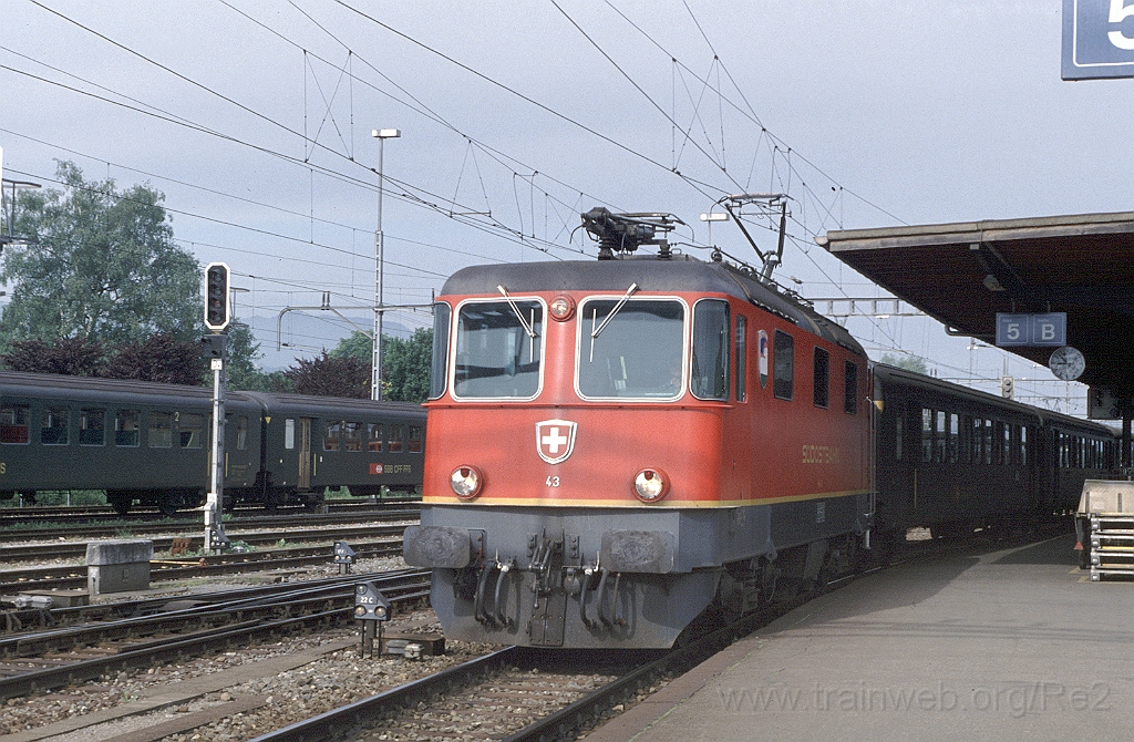 0179-0016.jpg - SOB Re 4/4''' 43 "Rothenthurm" / Rapperswil 29.5.1988