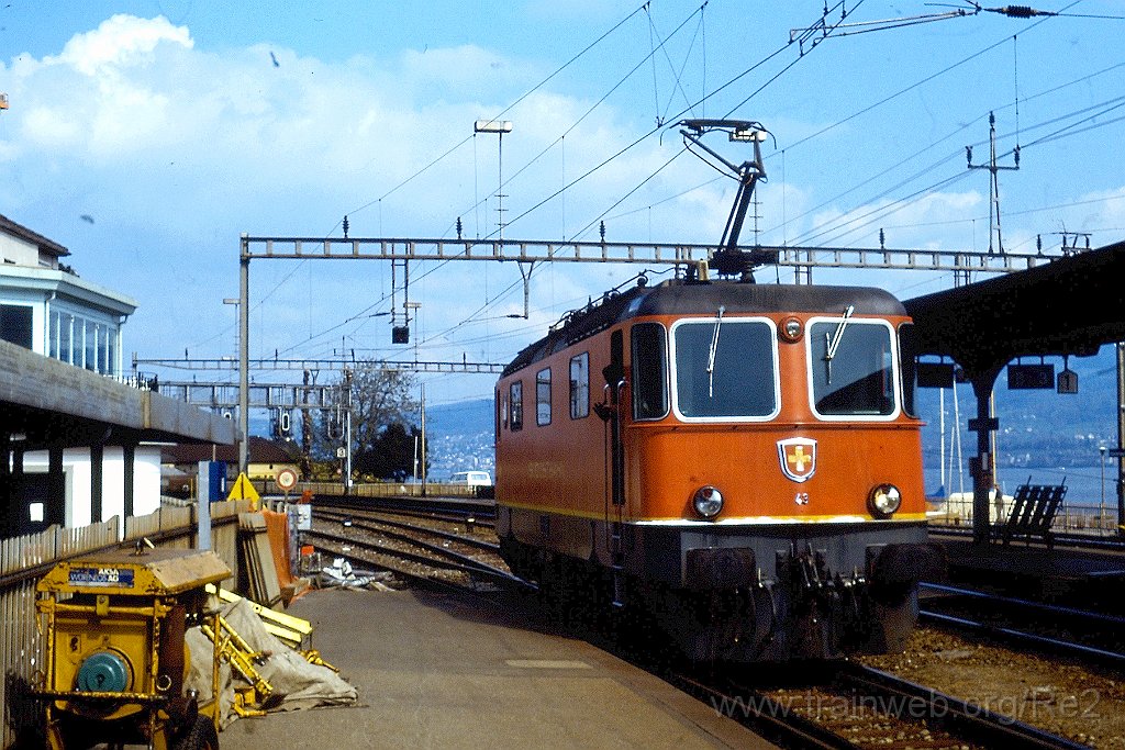 0338-0002-s.jpg - SOB Re 4/4''' 43 ''Rothenthurm'' / Wädenswil 21.4.1991