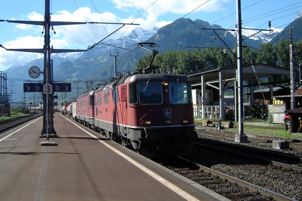 1214-0042-310806.jpg - SBB-CFF Re 4/4''' 11354 + SBB-CFF Re 6/6 11620 ''Wangen bei Olten'' / Flüelen 31.8.2006