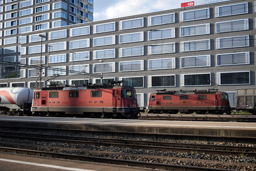 4437-0034-090517.jpg - SBBC Re 4/4''' 11352 (Re 430.352-5)  (Re 91 85 4 430 352-5 CH-SBBC) + SBBC Re 4/4''' 11354 (Re 430.354-1)  (Re 91 85 4 430 354-1 CH-SBBC) / Zürich-Altstetten 9.5.2017