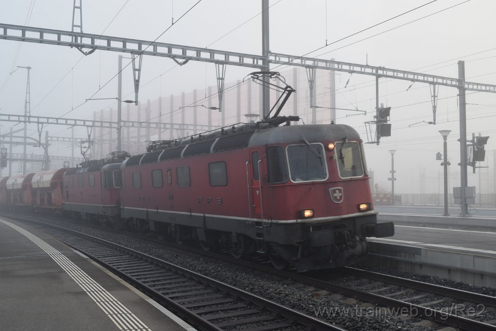 3786-0044-071215.jpg - SBB-CFF Re 6/6 11681 ''Immensee'' + SBB-CFF Re 4/4''' 11355 / Zürich-Oerlikon 7.12.2015