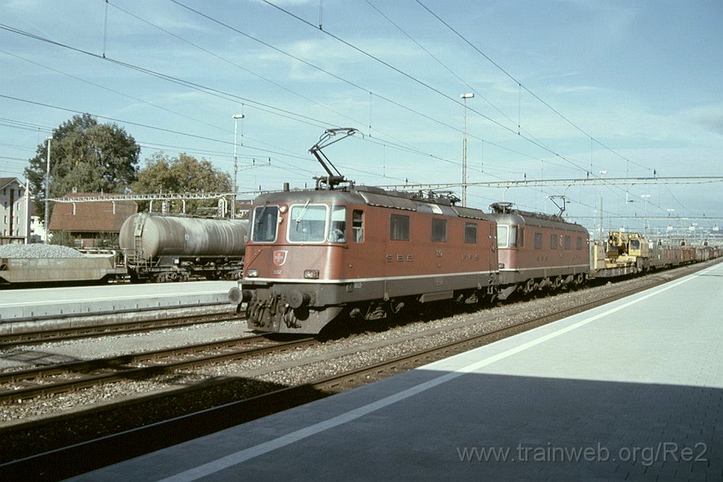 0993-0022.jpg - SBB-CFF Re 4/4''' 11357 + SBB-CFF Re 6/6 11605 ''Uster'' / Rotkreuz 30.9.2004