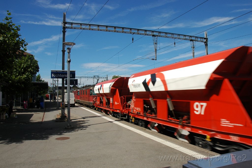 1976-0047-260810.jpg - SBB-CFF Re 4/4'' 11327 + SBB-CFF Re 4/4''' 11357 / Richterswil 26.8.2010