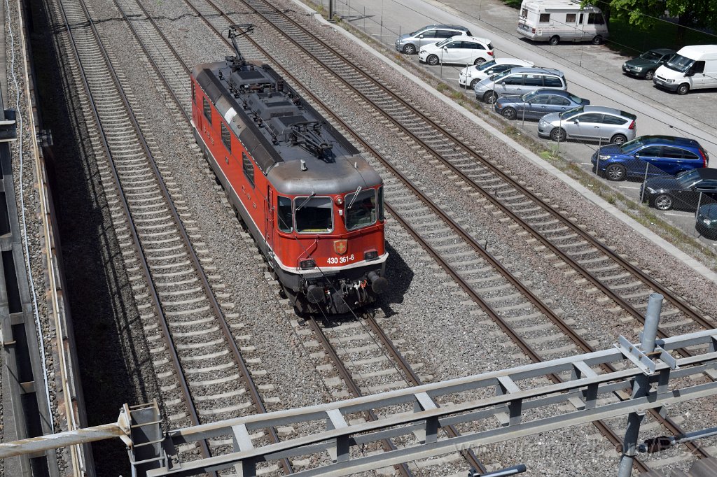 3920-0005-200516.jpg - SBBC Re 4/4''' 11361 (Re 430.361-6)  (Re 91 85 4 430 361-6 CH-SBBC) / Zürich-Mülligen (Hermetschloobrücke) 20.5.2016