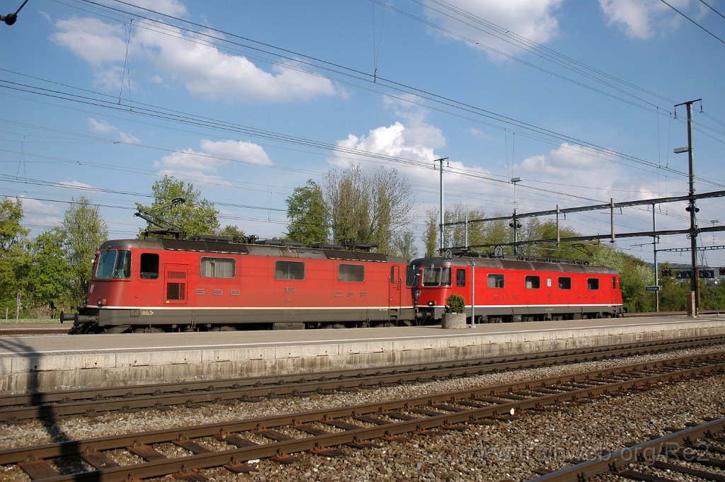 1653-0036-200409.jpg - SBB-CFF Re 6/6 11652 ''Kerzers'' + SBB-CFF Re 4/4''' 11362 / Dietikon 20.4.2009