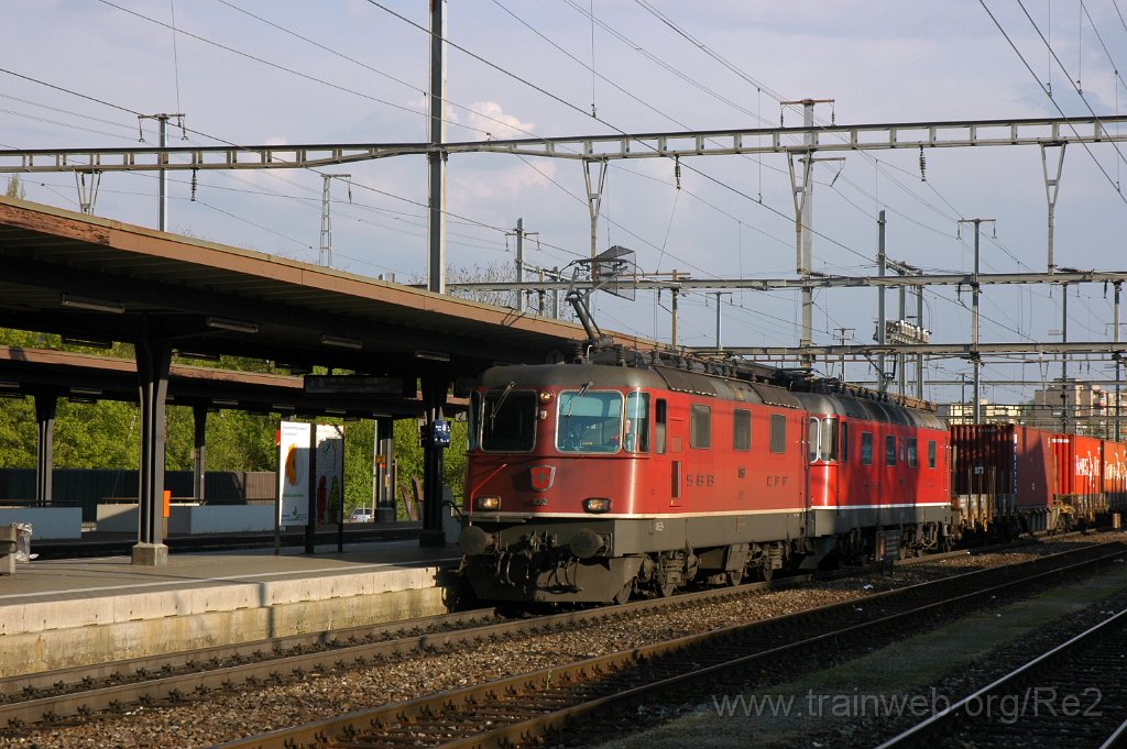 1654-0049-200409.jpg - SBB-CFF Re 4/4''' 11362 + SBB-CFF Re 6/6 11652 ''Kerzers'' / Dietikon 20.4.2009