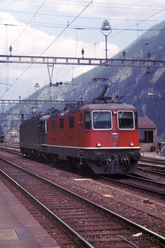 0129-0009.jpg - Re 4/4''' 11363 / Göschenen 10.8.1986