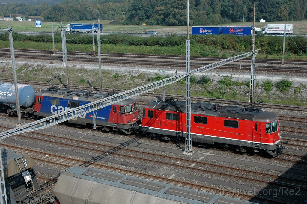2203-0001-260911.jpg - SBB-CFF Re 4/4''' 11363 + SBBC Re 420.169-5 / RB Limmattal (Brücke Sandäckerstrasse) 26.9.2011