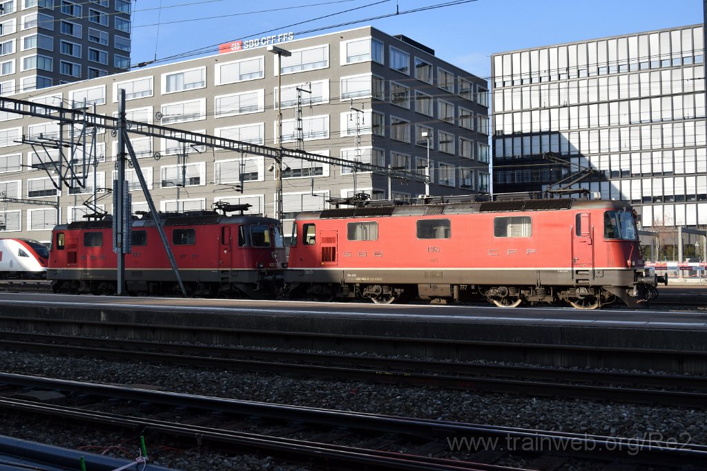 4827-0020-050218.jpg - SBBC Re 4/4''' 11363 (Re 430.363-2)  (Re 91 85 4 430 363-2 CH-SBBC) + SBBC Re 4/4'' 11263 (Re 420.263-6)  (Re 91 85 4 420 263-6 CH-SBBC) / Zürich-Altstetten 5.2.2018