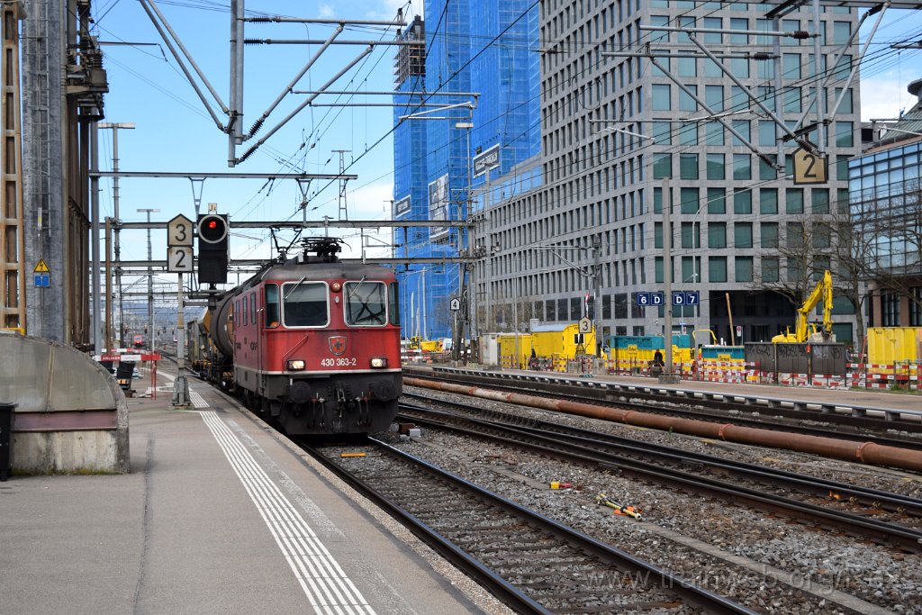4893-0042-120418.jpg - SBBC Re 4/4''' 11363 (Re 430.363-2)  (Re 91 85 4 430 363-2 CH-SBBC) / Zürich-Altstetten 12.4.2018