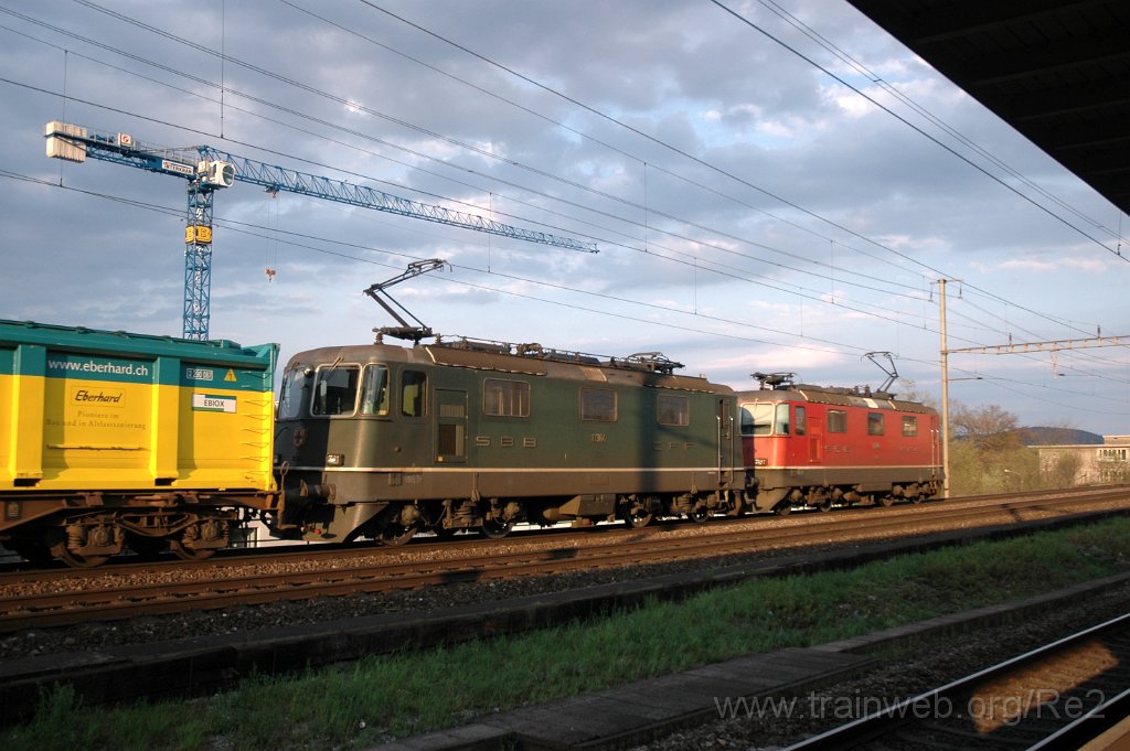 2771-0005-180413.jpg - SBB-CFF Re 4/4'' 11240 + SBB-CFF Re 4/4''' 11364 / Killwangen-Spreitenbach 18.4.2013