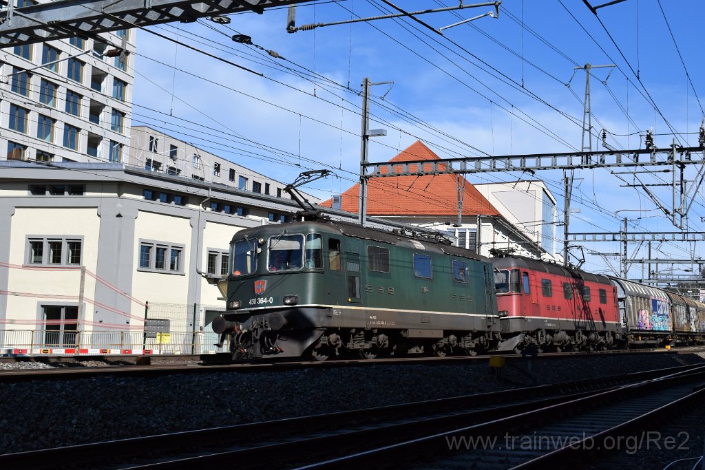 4903-0039-120418.jpg - SBBC Re 4/4''' 11364 (Re 430.364-0)  (Re 91 85 4 430 364-0 CH-SBBC) + SBBC Re 6/6 11630 (Re 620.030-7)  ''Herzogenbuchsee'' (Re 91 85 4 620 030-7 CH-SBBC) / Lenzburg 12.4.2018