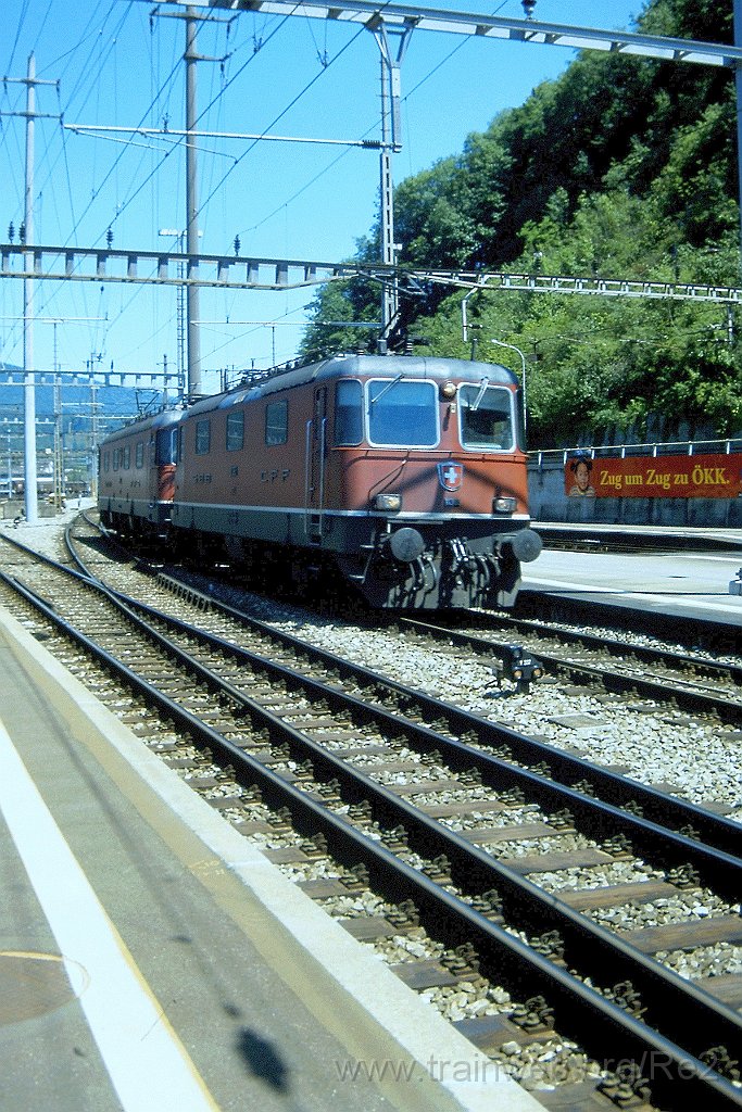0893-0021.jpg - SBB-CFF Re 4/4''' 11365 + SBB-CFF Re 6/6 11666 ''Stein am Rhein'' / Olten 3.7.2001