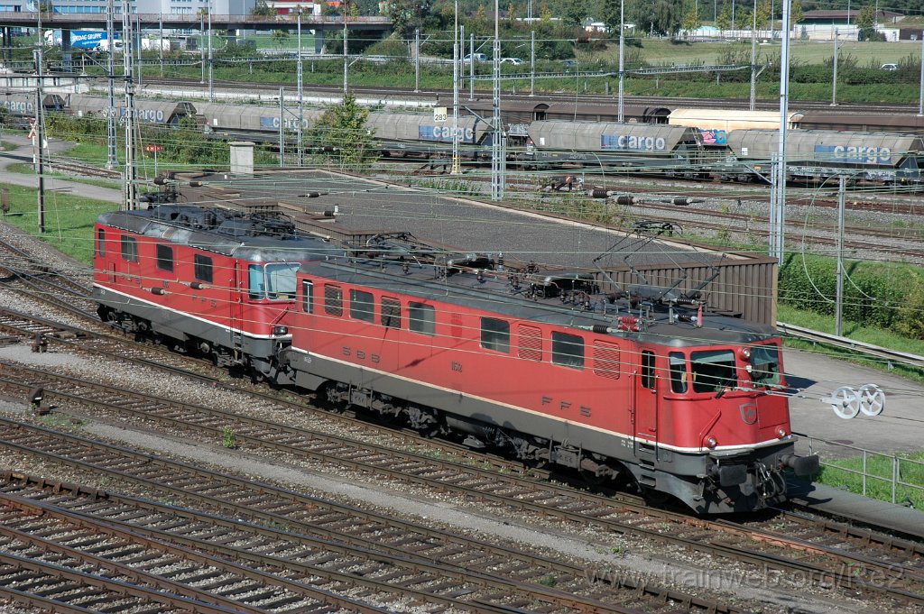 2207-0004-260911.jpg - SBB-CFF Ae 6/6 11512 ''Horgen'' + SBB-CFF Re 4/4''' 11365 / RB Limmattal (Brücke Sandäckerstrasse) 26.9.2011