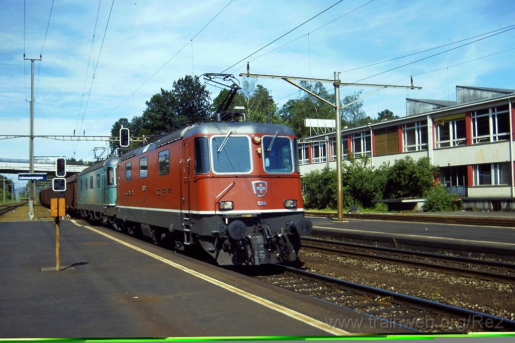 0889-0004.jpg - SBB-CFF Re 4/4''' 11368 + SBB-CFF Re 6/6 11655 ''Cossonay'' / Othmarsingen 30.5.2001