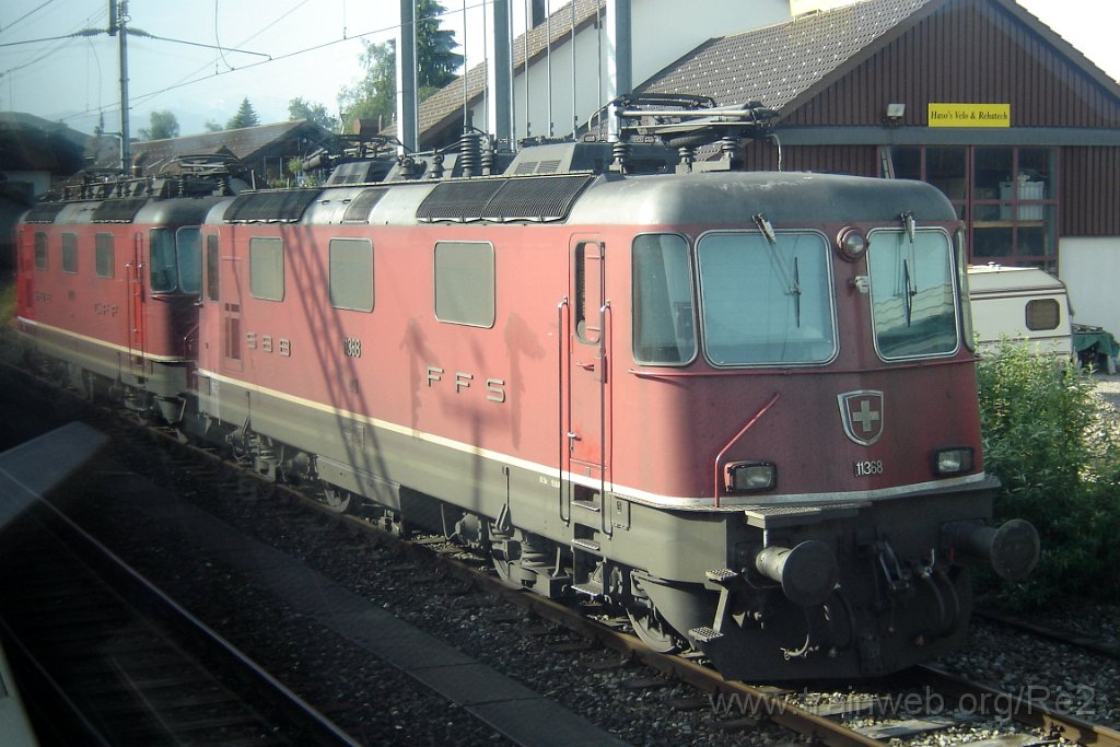 1194-0010-190606.jpg - SBB-CFF Re 4/4''' 11368 + SBB-CFF Re 4/4'' 11240 / Hinwil 19.6.2006