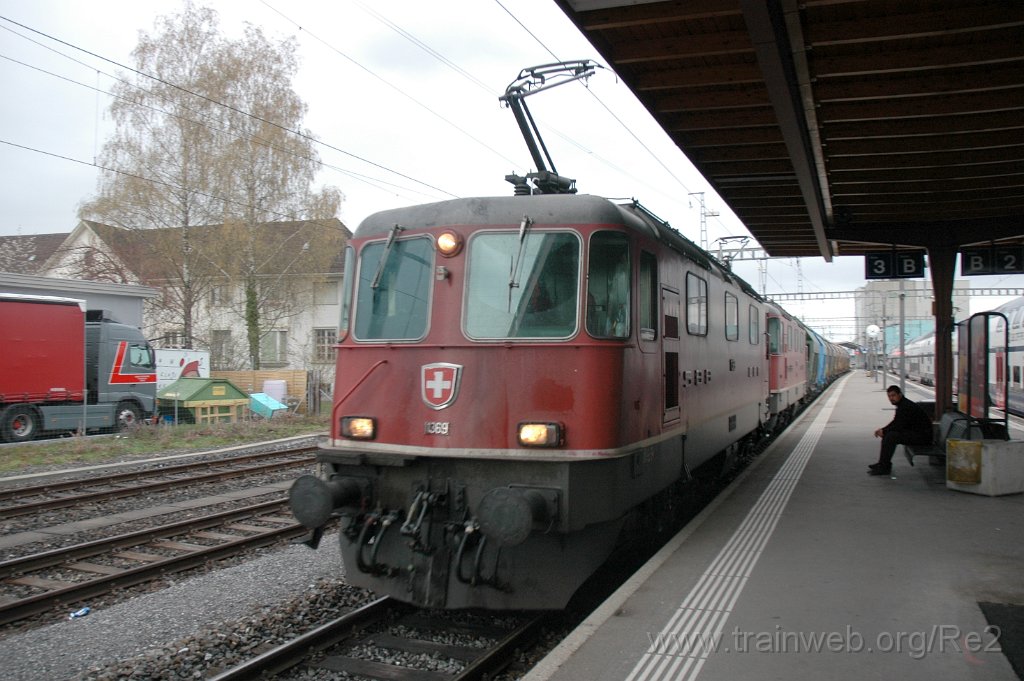 2356-0002-040412.jpg - SBB-CFF Re 4/4''' 11369 + SBB-CFF Re 4/4'' 11248 / Hinwil 4.4.2012