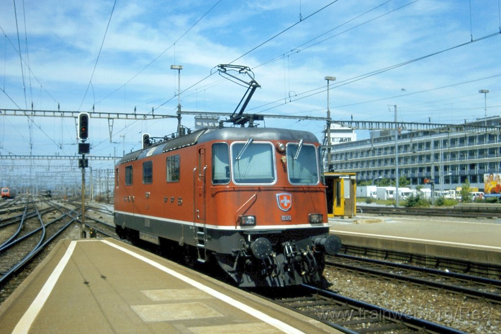 0891-0014.jpg - SBB-CFF Re 4/4''' 11370 / Zürich HB 20.6.2001