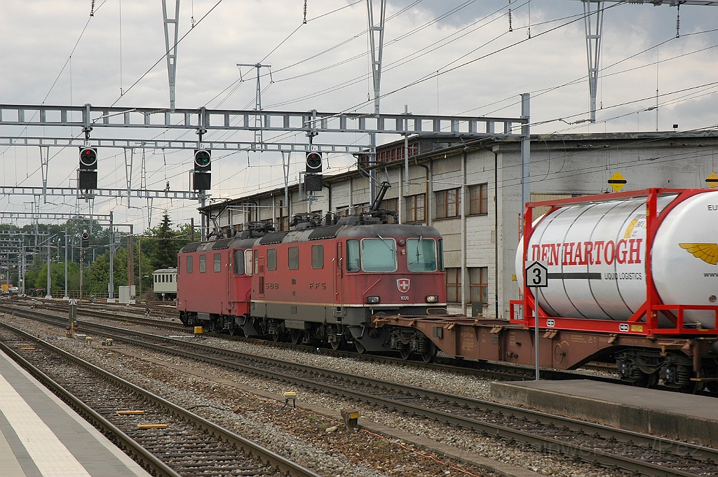 1905-0034-220610.jpg - Crossrail Re 436.115-0 + Re 4/4''' 11370 / Burgdorf 22.6.2010