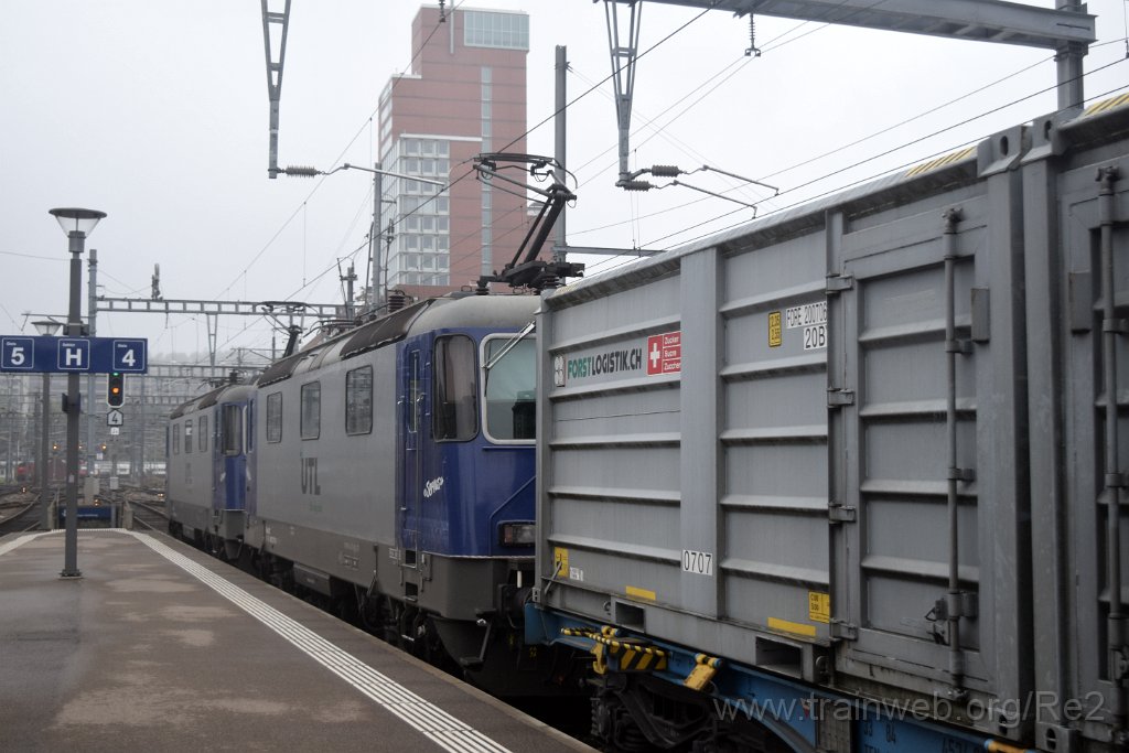 10040-0024-220925.jpg - UTL Re 421.383-1 (Re 91 85 4 421 383-1 CH-UTL) + UTL Re 421.371-6 (Re 91 85 4 421 371-3 CH-UTL) / Winterthur 22.9.2025