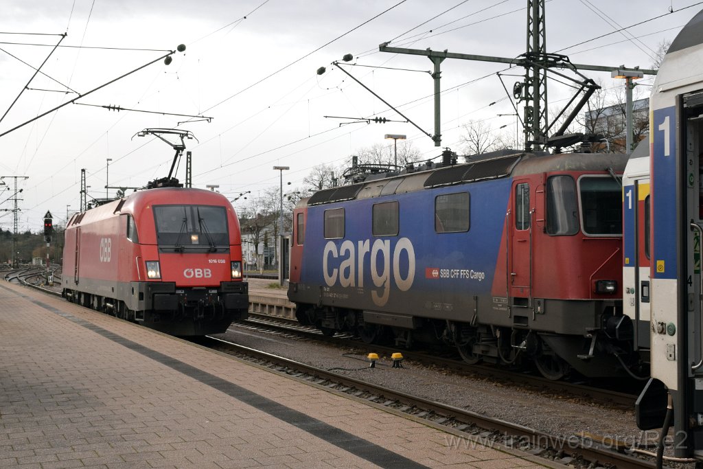 5838-0043-010220.jpg - SBBC Re 421.371-6 (Re 91 85 4 421 371-6 CH-SBBC) + ÖBB 1016.038 (91 81 1016 038-2 A-OBB) / Singen (Htw) 1.2.2020