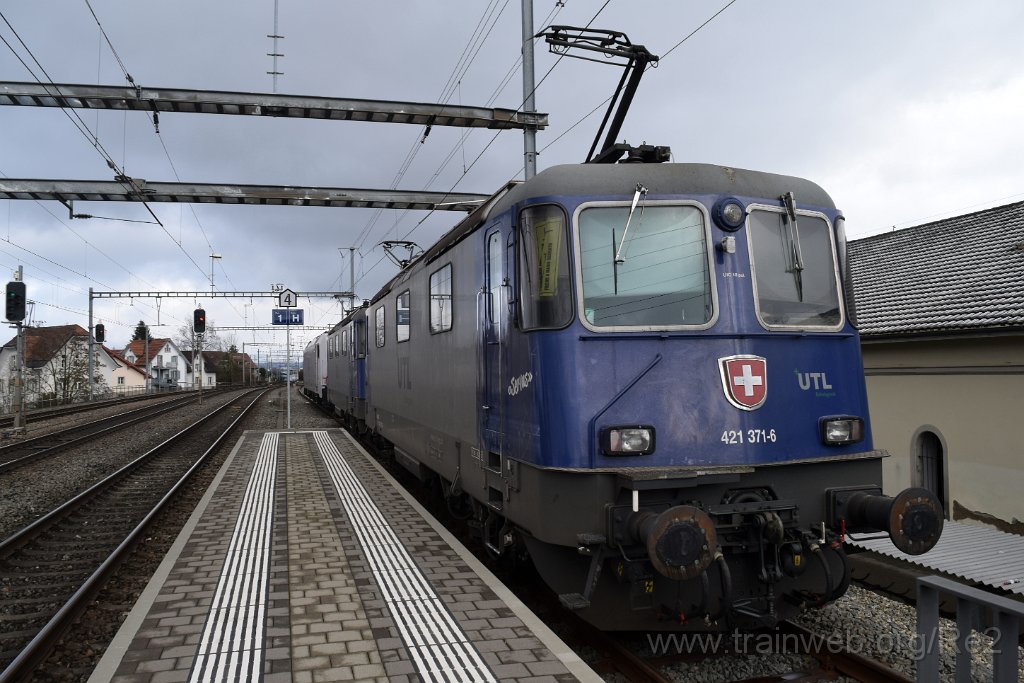 9531-0034-030125.jpg - UTL Re 421.371-6 (Re 91 85 4 421 371-3 CH-UTL) + UTL Re 421.383-1 (Re 91 85 4 421 383-1 CH-UTL) + Akiem (I) 186 908 (91 83 2186 908-6 I-AKIEM) / Frauenfeld 3.1.2025