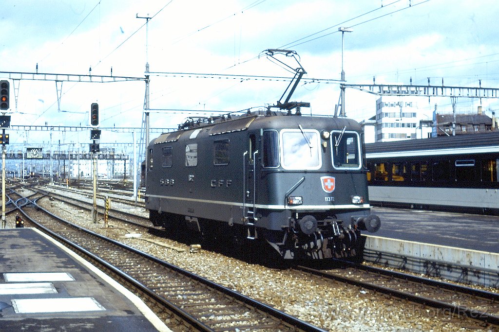 0340-0007-s.jpg - SBB-CFF Re 4/4'' 11372 / Zürich HB 1.5.1991