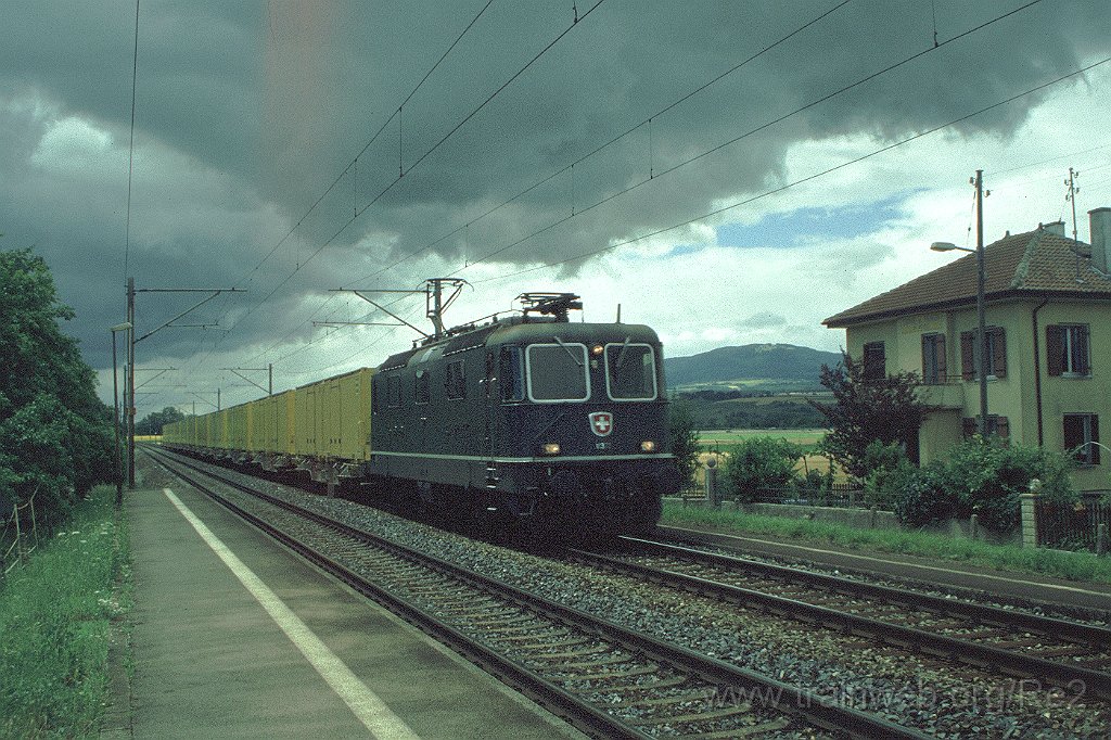 0823-0008.jpg - Re 4/4" 11372 / Essert-Pittet 11.7.2000