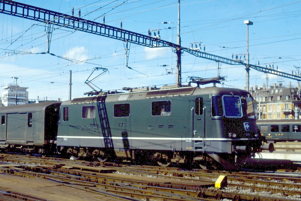 0200-0023-s.jpg - SBB-CFF Re 4/4'' 11373 / Zürich HB 24.9.1988