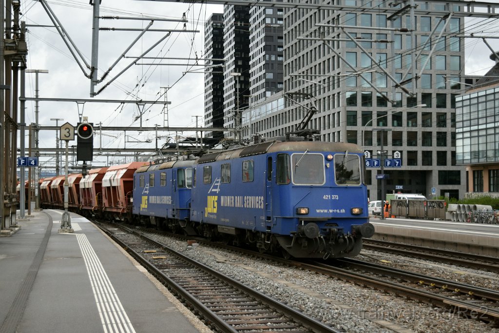 7952-0032-080422.jpg - WRS Re 421.373 (Re 91 85 4 421 373-2 CH-WRSCH) + WRS Re 430.112-3 (91 85 4 430 112-3 CH-WRSCH) / Zürich-Altstetten 8.4.2022