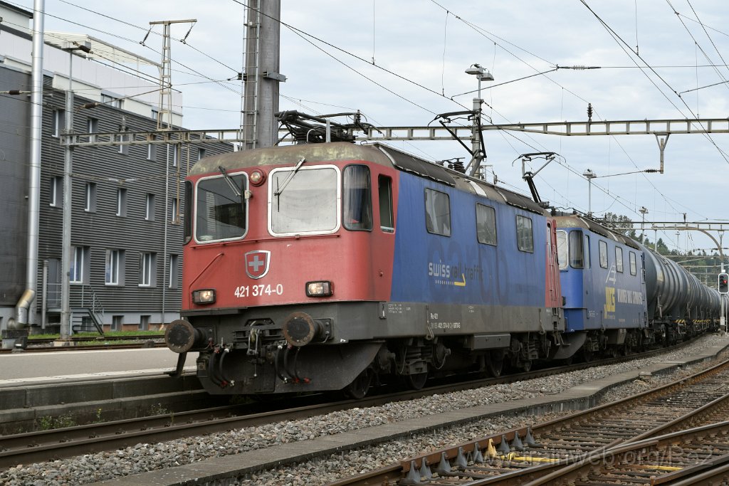 8763-0010-160923.jpg - SRT Re 421.374-0 (Re 91 85 4 421 374-0 CH-SRTAG) + WRS Re 421.373 (Re 91 85 4 421 373-2 CH-WRSCH) / Glattbrugg 16.9.2023