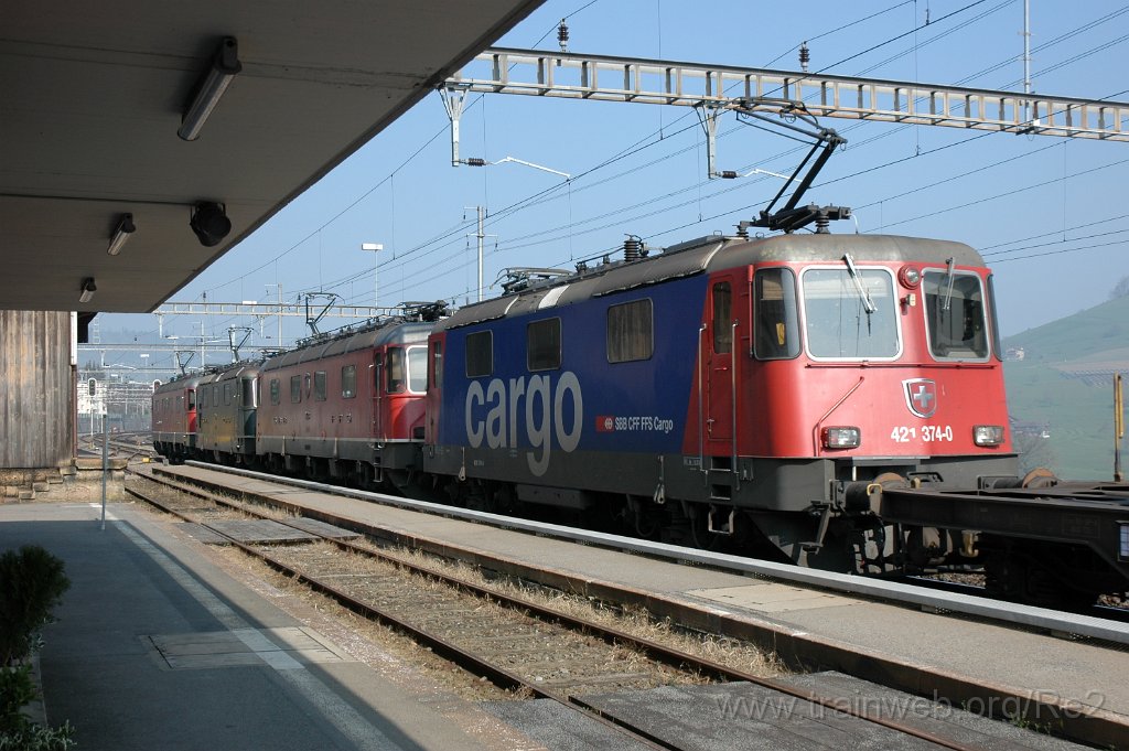 3045-0020-140314.jpg - SBB-CFF Re 6/6 11677 ''Neuhausen am Rheinfall'' + SBB-CFF Re 4/4'' 11330 + SBB-CFF Re 6/6 11678 ''Bassersdorf'' + SBBC Re 421.374-0 (Re 91 85 4 421 374-0 CH-SBBC) / Immensee 14.3.2014