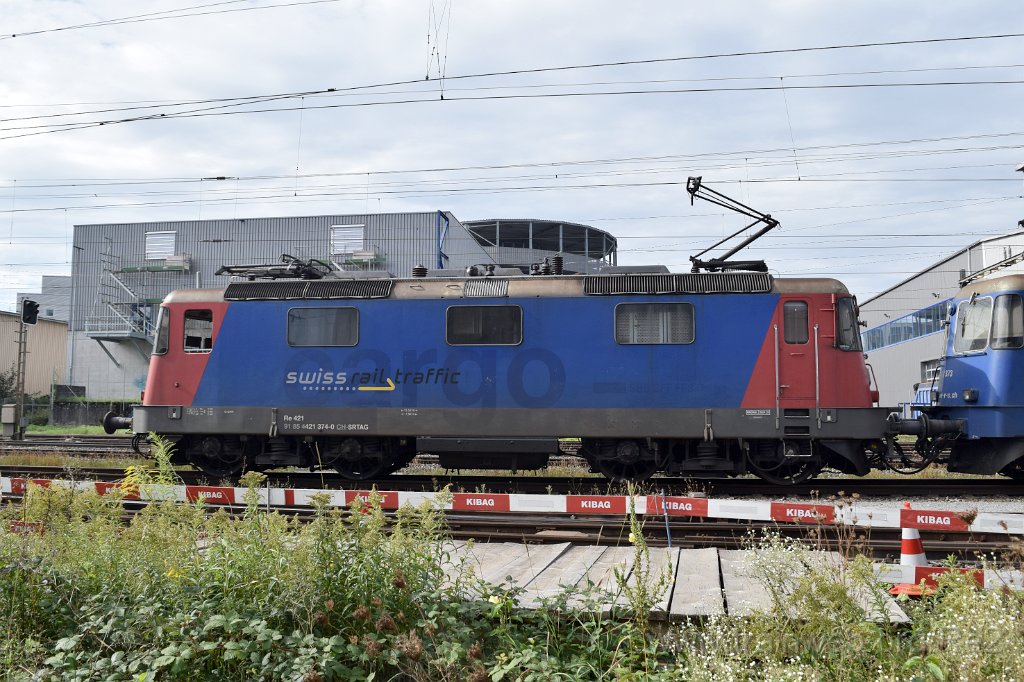 8762-0024-160923.jpg - SRT Re 421.374-0 (Re 91 85 4 421 374-0 CH-SRTAG) / Glattbrugg 16.9.2023