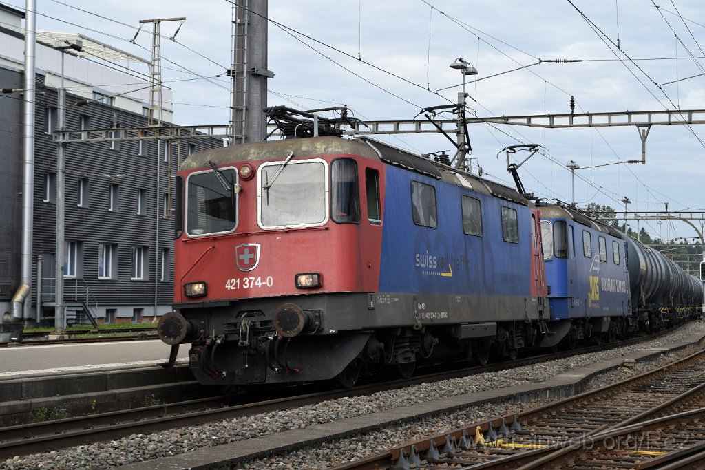 8763-0010-160923.jpg - SRT Re 421.374-0 (Re 91 85 4 421 374-0 CH-SRTAG) + WRS Re 421.373 (Re 91 85 4 421 373-2 CH-WRSCH) / Glattbrugg 16.9.2023