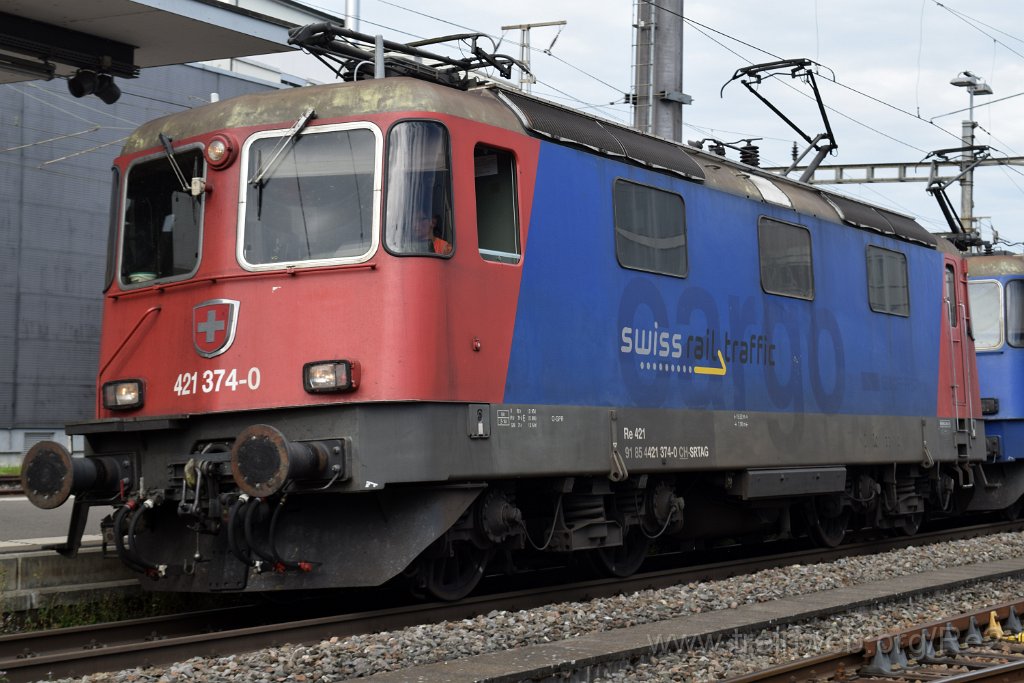 8763-0011-160923.jpg - SRT Re 421.374-0 (Re 91 85 4 421 374-0 CH-SRTAG) / Glattbrugg 16.9.2023