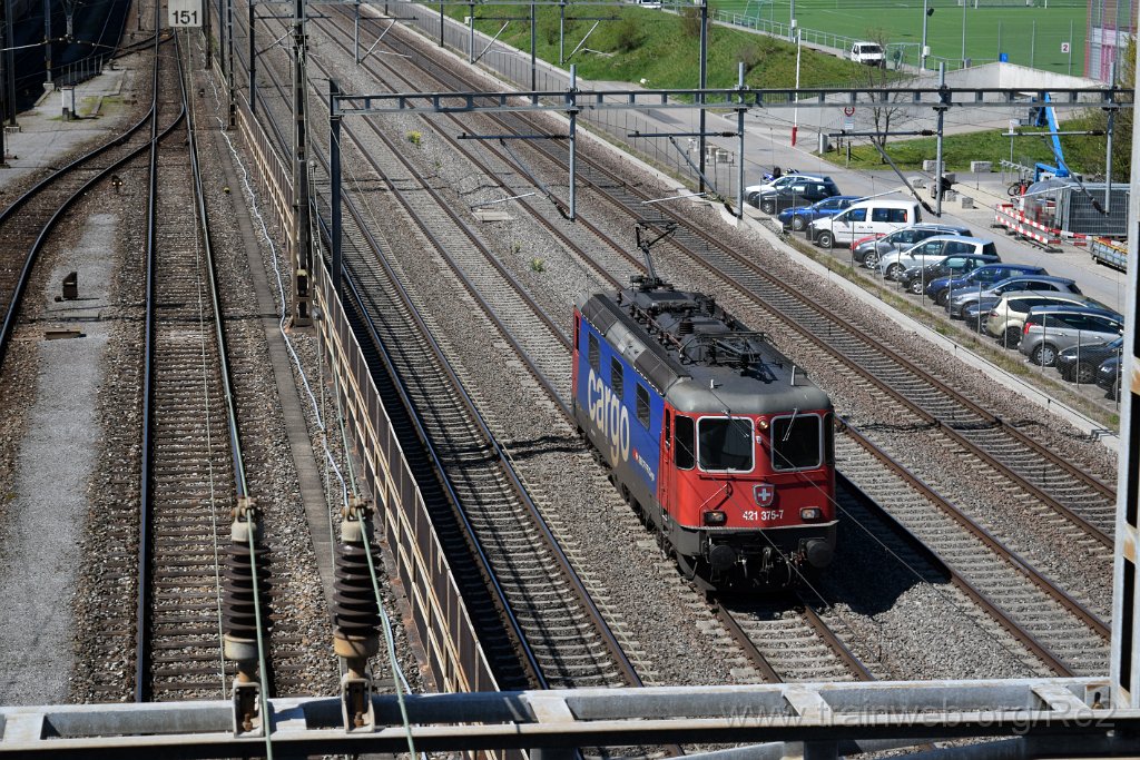 3867-0010-110416.jpg - SBBC Re 421.375-7 (Re 91 85 4 421 375-7 CH-SBBC) / Zürich-Mülligen (Hermetschloobrücke) 11.4.2016