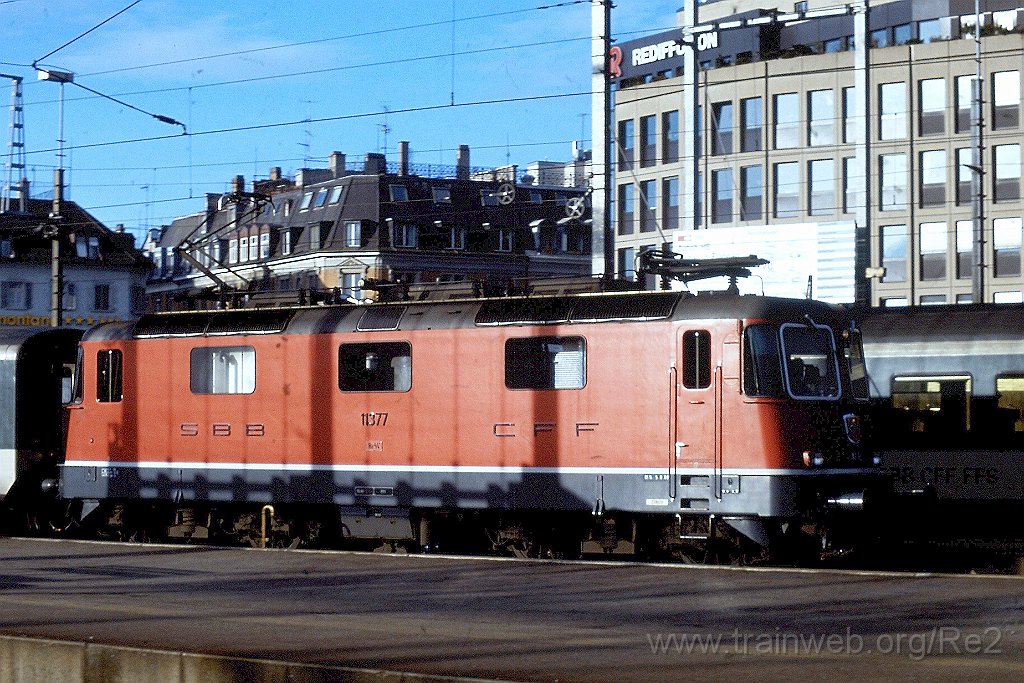 0270-0016.jpg - SBB-CFF Re 4/4'' 11377 / Zürich HB 3.2.1990