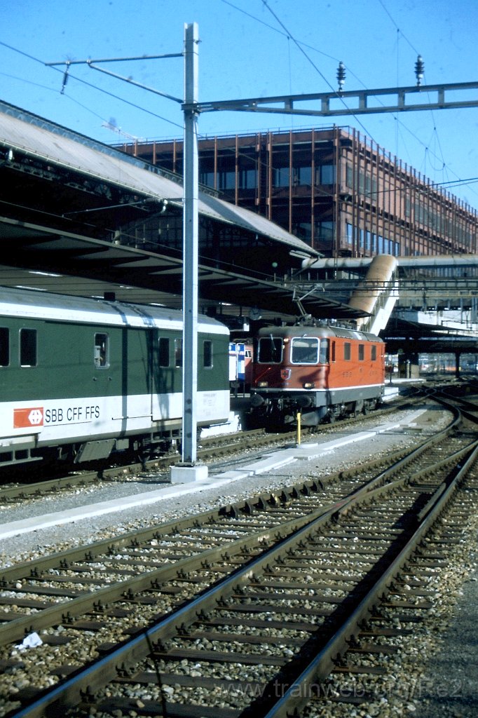 0703-0032.jpg - SBB-CFF Re 4/4'' 11378 / Basel 26.2.1998