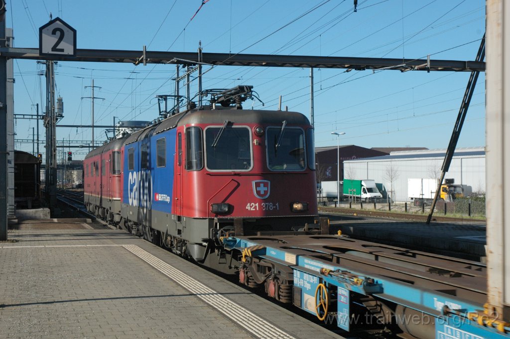 3463-0014-130115.jpg - SBB-CFF Re 6/6 11667 ''Bodio'' + SBBC Re 421.378-1 (Re 91 85 4 421 378-1 CH-SBBC) / Pratteln 13.1.2015