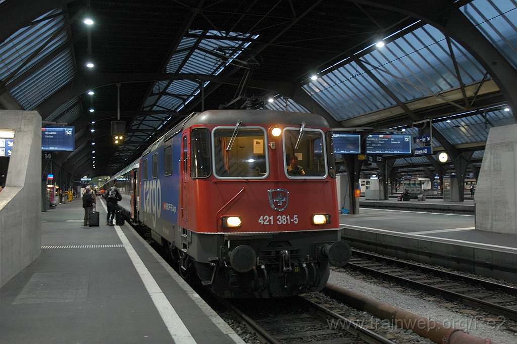 1989-0023-280910.jpg - SBBC Re 421.381-5 (Re 91 85 4 421 381-5 CH-SBBC) / Zürich HB 28.9.2010