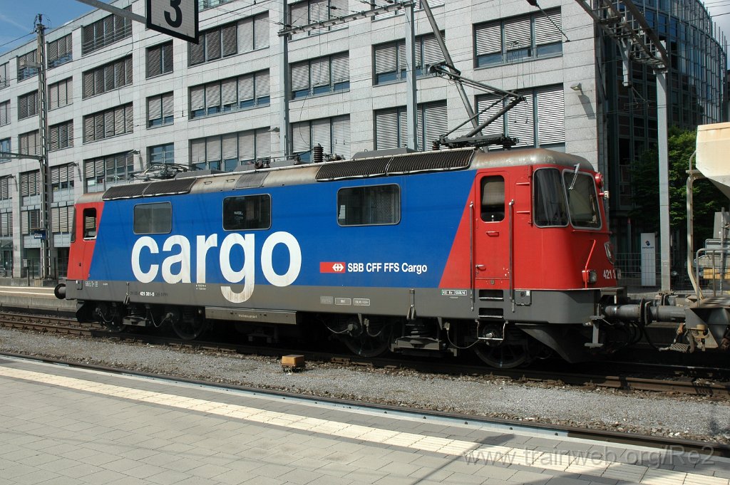 3597-0005-190615.jpg - SBBC Re 421.381-5 (Re 91 85 4 421 381-5 CH-SBBC) / Olten 19.6.2015