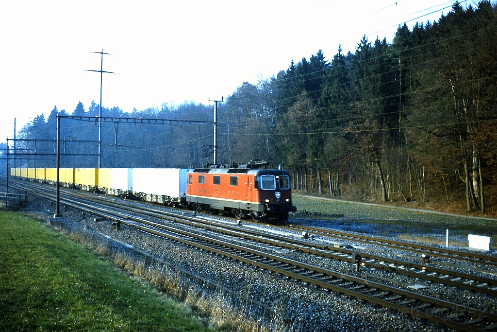 0873-0005.jpg - SBB-CFF Re 4/4" 11275 / Effretikon (Hürlistein) 18.1.2001