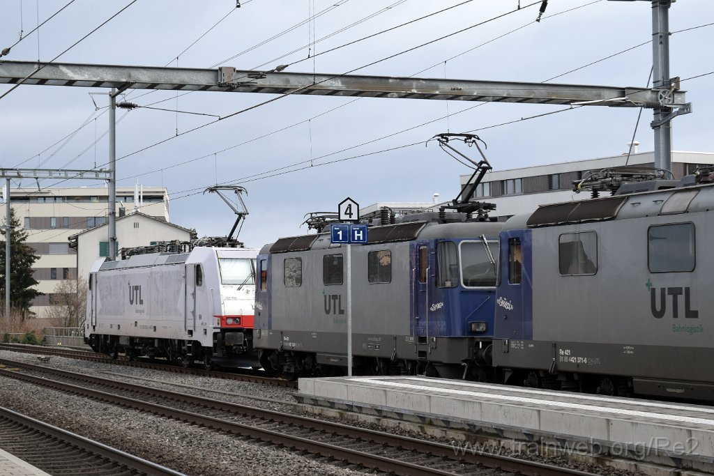 9532-0043-030125.jpg - UTL Re 421.383-1 (Re 91 85 4 421 383-1 CH-UTL) + Akiem (I) 186 908 (91 83 2186 908-6 I-AKIEM) / Frauenfeld 3.1.2025